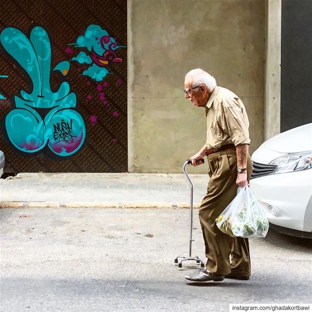 Tuesdays be like........ oldman  errands  street  everydaylife ... (Beirut, Lebanon)