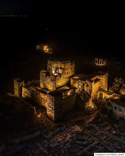 🇱🇧🇧🇷 Um país onde se pode viajar da atualidade aos tempos mais antigos? (Byblos Castle)