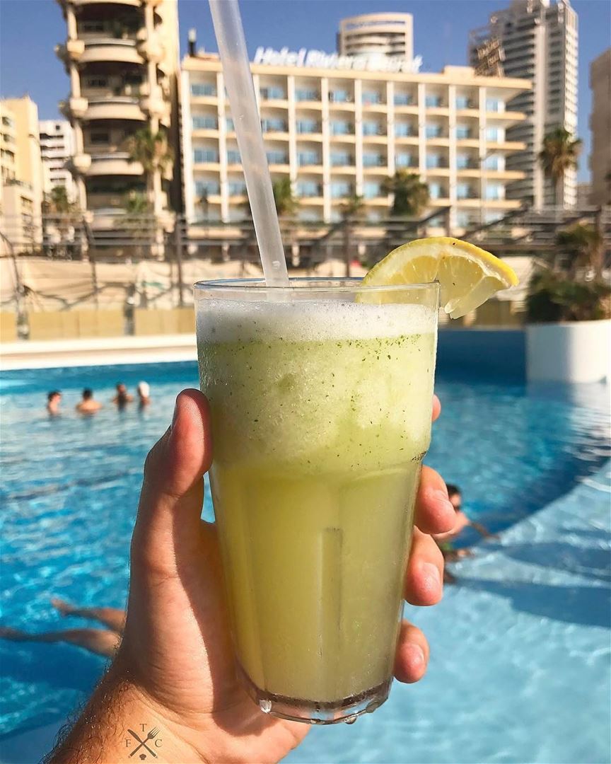 Um refrescante domingo de verão em Beirute. Mais precisamente no @rivieraho (Riviera Hotel & Beach Lounge Beirut)