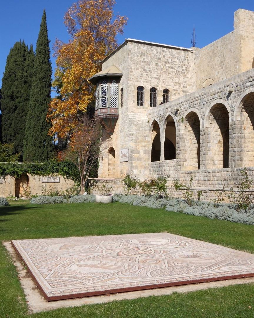 Uma coleção de mosaicos do período bizantino decora os jardins do... (Beit Ed-Deen, Mont-Liban, Lebanon)