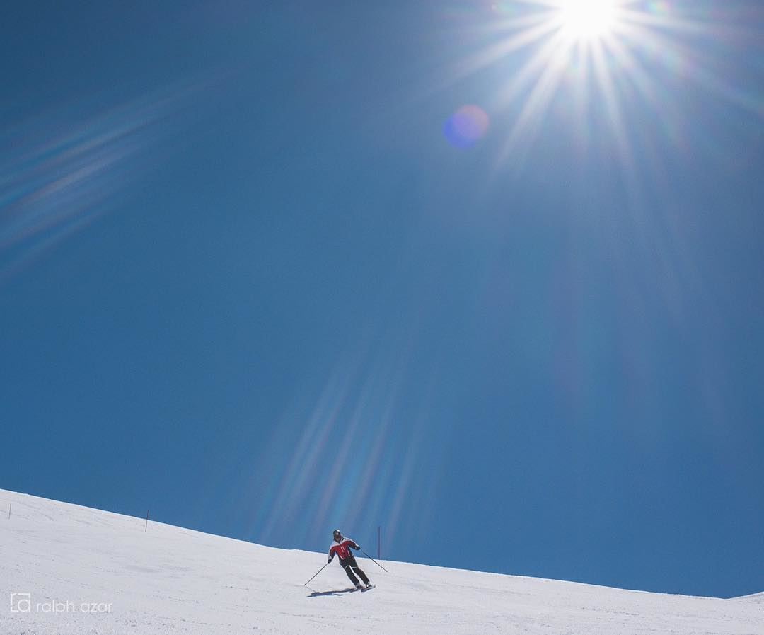 🌞⛷Under the sun❄️⛷  snow  skiing  lebanon  livelovemzaar ..... ... (Mzaar Kfardebian Ski Resort)