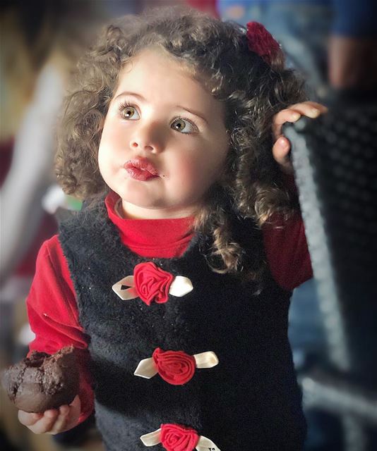 Vanessa and her cupcake 🧁 😍   jolie  Lebanon  Christmas  southlebanon ... (Marjayoûn, Al Janub, Lebanon)