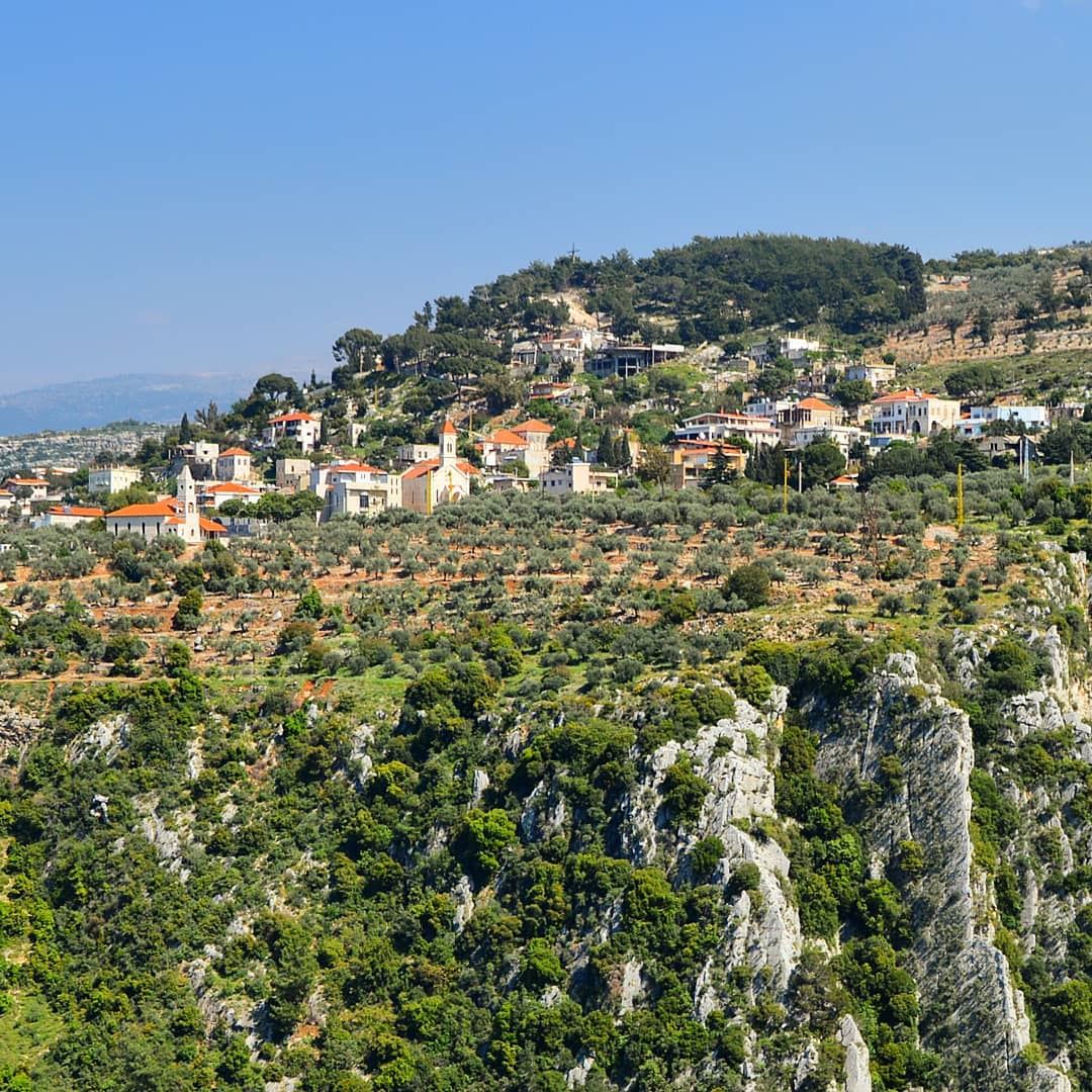 🇱🇧🇱🇧❤❤ village  houses  mountaintop  cliff  green  rocky ... (Lebanon)