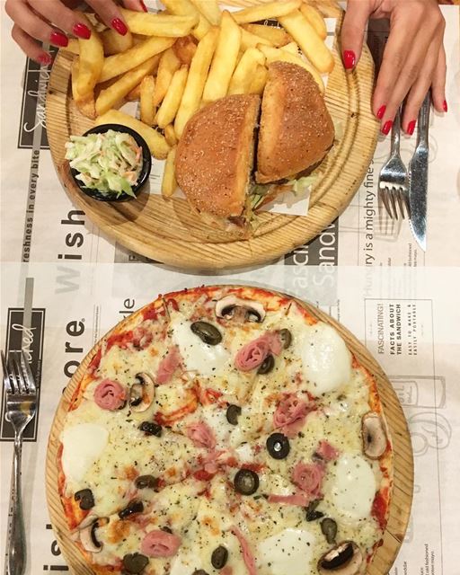 🍔 VS 🍕 @sandwichediner Which one do you pick? ☝🏻😋 ... (Sandwiched Gemayzeh)