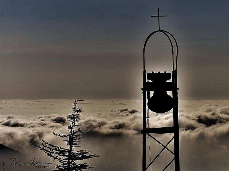 Wake me up when it’s all over... wakemeup  goodnight  intheclouds  clouds... (Faraya, Mont-Liban, Lebanon)