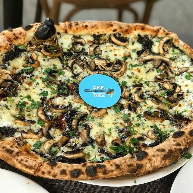 Wake up and smell the truffle 🤤or vice versa 🍕😋😍🐝.... pizza ... (La Pizzariabeirut)