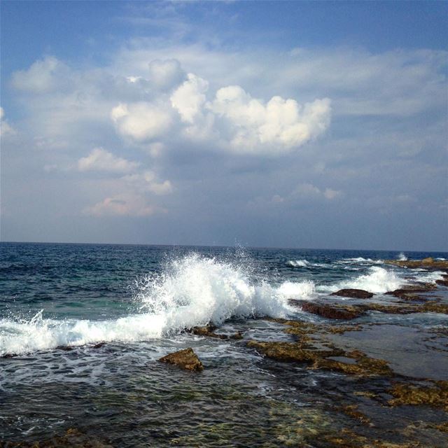 Waves 🌊  sunday  calm  morning  by  the  sea  waves ... (Amchitt, Mont-Liban, Lebanon)