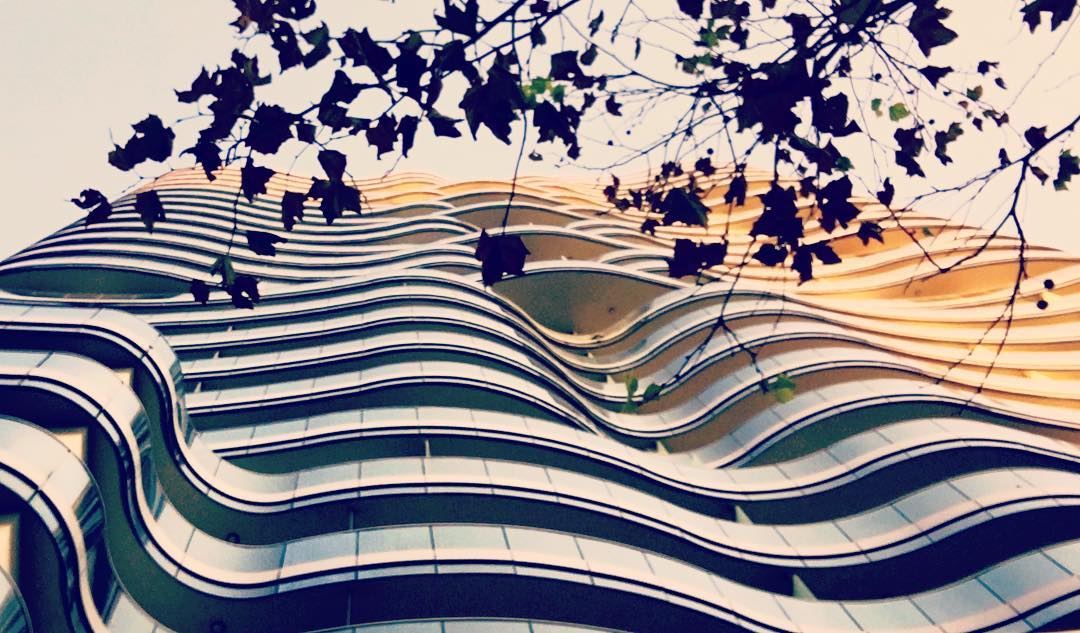 Waves 🌊 up in the sky 🌌.. building  modern  modernliving ... (Downtown, Beirut, Lebanon)