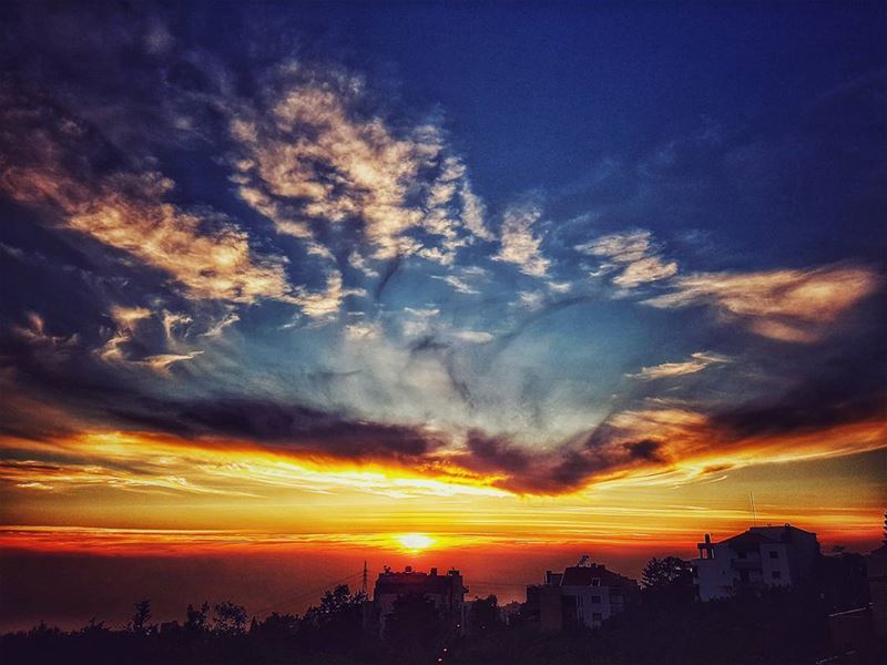 What an amazing  weekend to be 🌅  sunnydays  sky  homesweethome sunsets... (Ajaltoun, Mont-Liban, Lebanon)