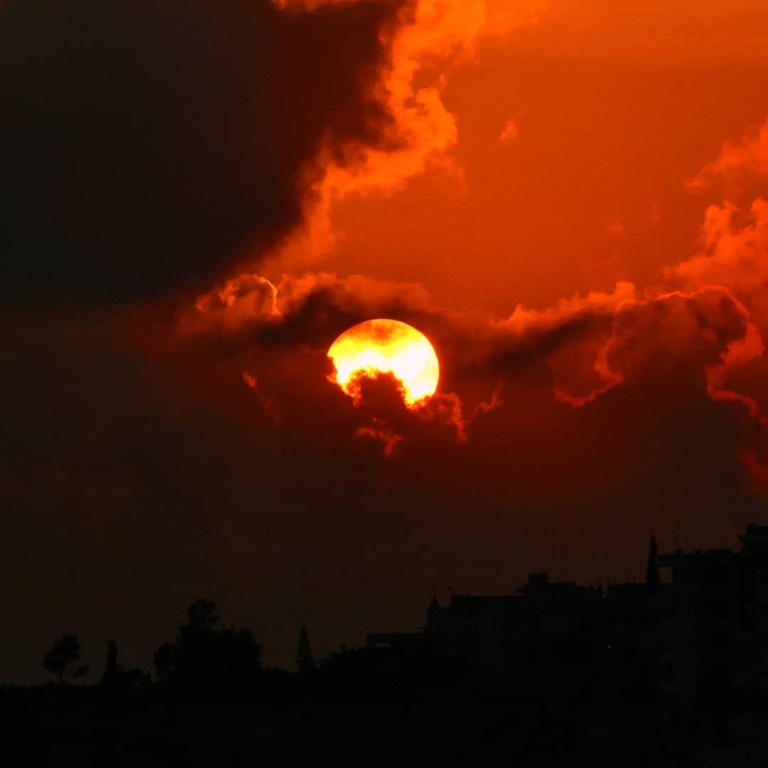 What an angry Sunset this was!You can clearly see Rage, Darkness & Fire.... (Habboûch, Beyrouth, Lebanon)