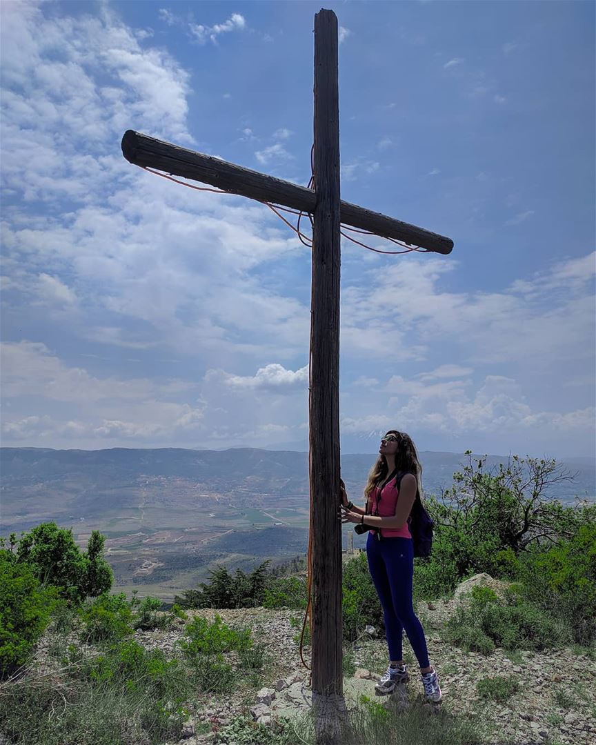 What does the cross mean to you? ✝️  deefordiscovery .Credits to @jeanelet (Saghbîne, Béqaa, Lebanon)