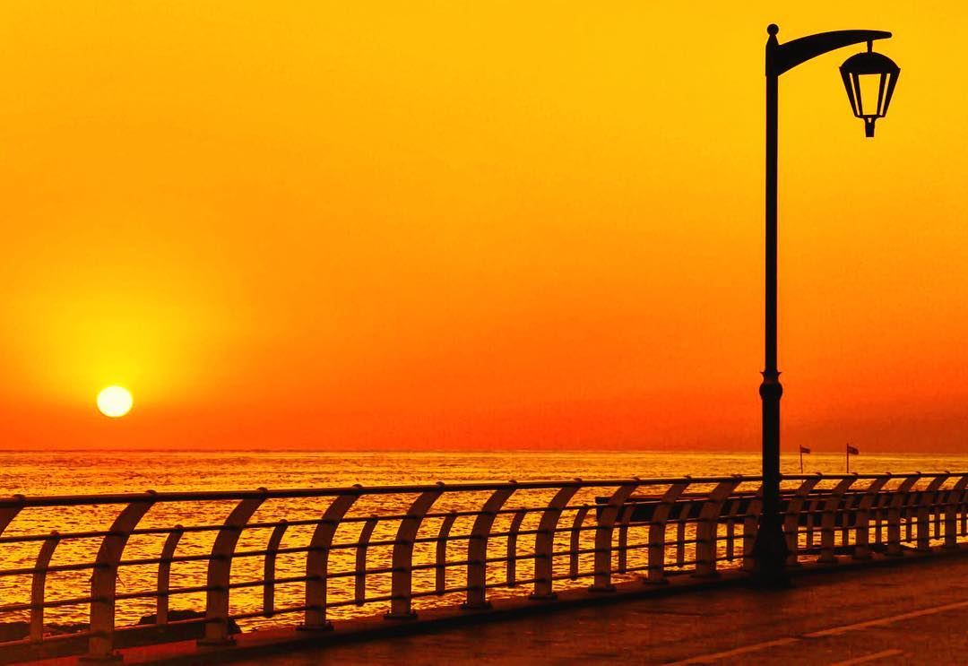 What i call a minimal sunset shot 🌅 i wish you all a calm evening 😘 (Beirut, Lebanon)