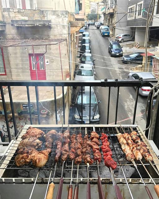 What's a sunny Lebanese Sunday if there's no barbecue?! 👀☀️🍗By @pietroba (Ein El Remmaneh)