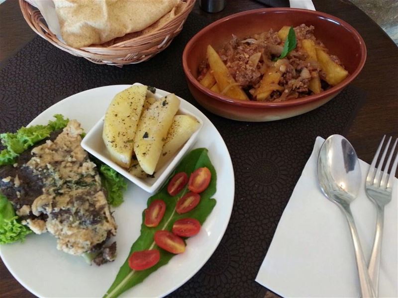 What's for lunch  hungryfoodies? Today's Menuكفتا بطحينة مفركة بطاطا و لح (Em's cuisine)