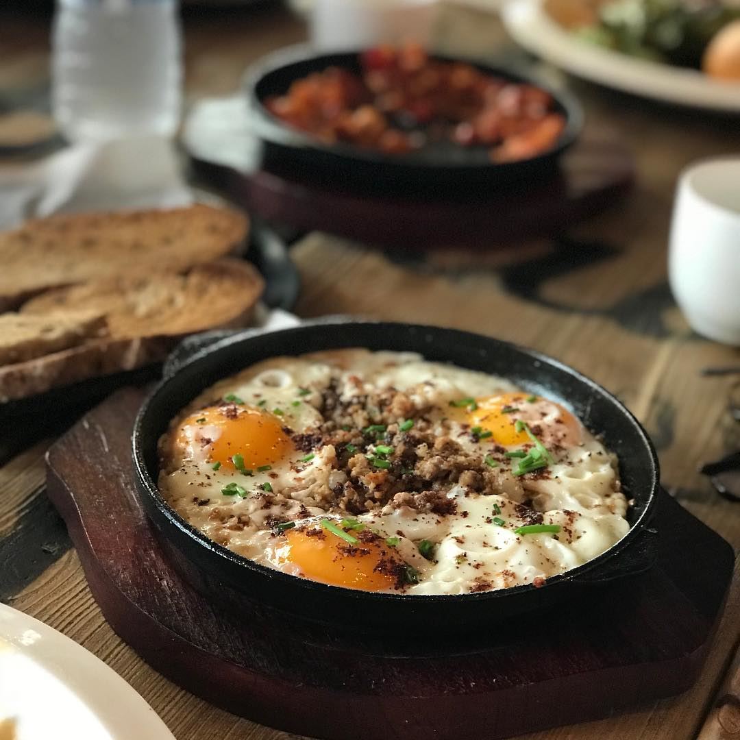 When all you want for breakfast is 🍳🥚🍳 @meatsandbread.lb 💛🥚💛 photo... (Meats and Bread)