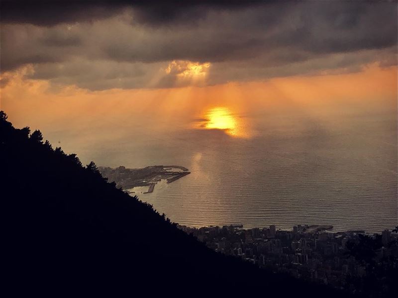 When I admire the sunset I get lost...🌅••••••••••••••••... (Harîssa, Mont-Liban, Lebanon)