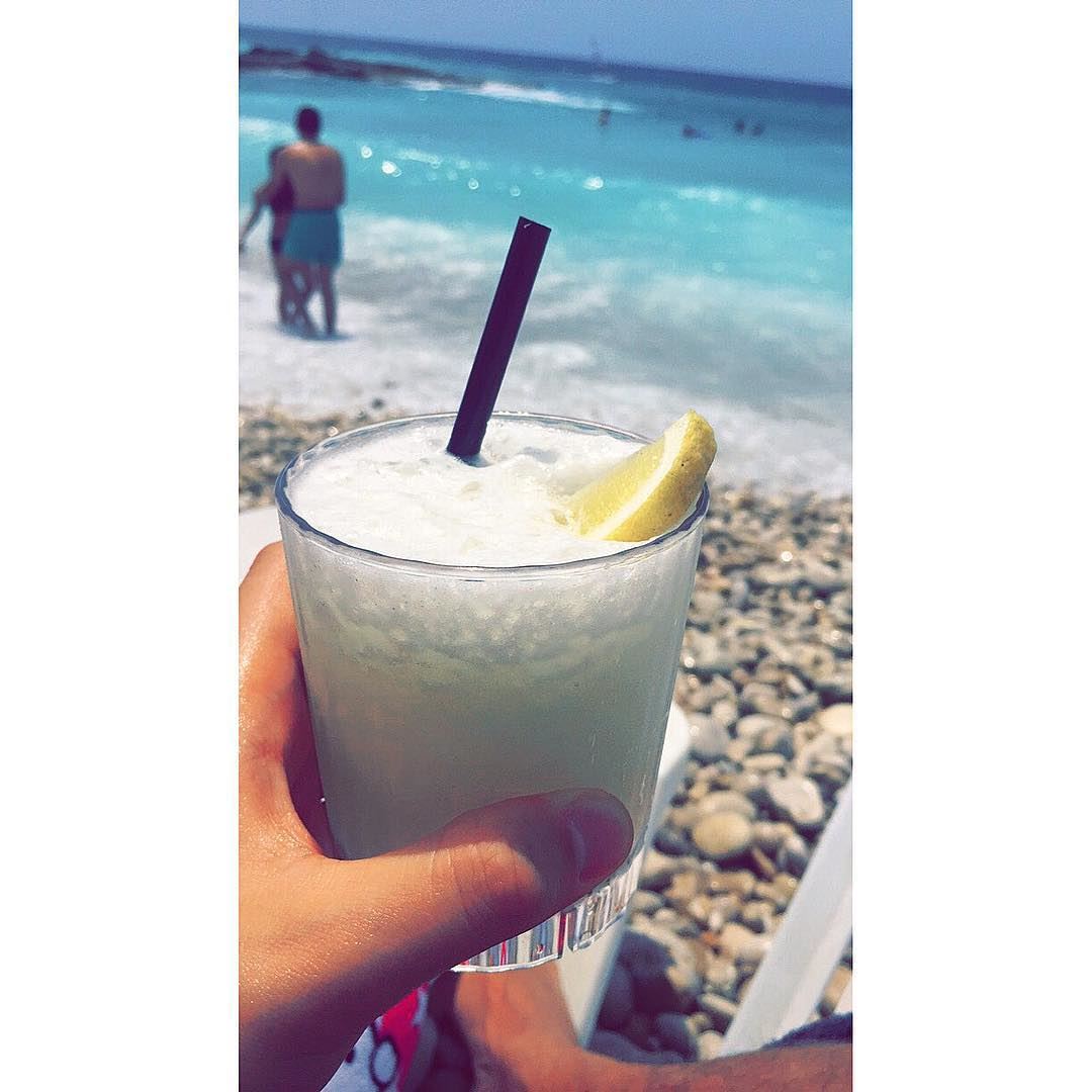 When life gives you Lemons, make Iced Lemonade 🍋🍸.. ☀️  cold  juice ... (White Beach)