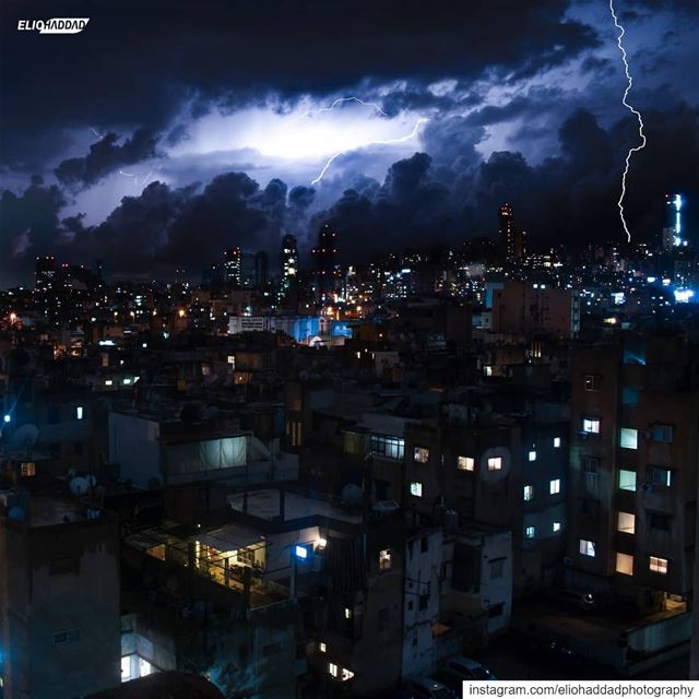 When the lights touch the earth late at night 🌩️ Beirut  Lebanon 🇱🇧...