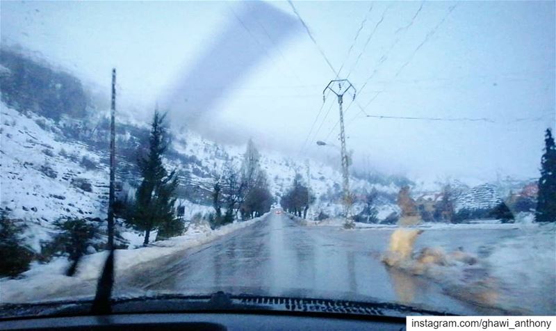 When you take a picture for the snow from the car❄️⛄... (Mount Lebanon Governorate)