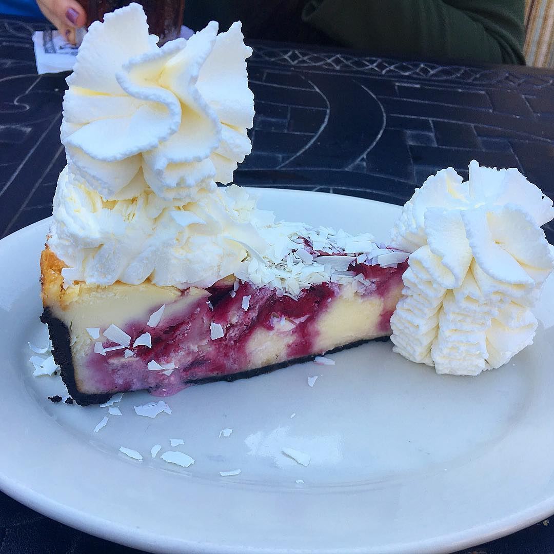 White Chocolate Raspberry Truffle Cheesecake 🤤🤤🤤 Our favorite 😍@thechee (Beirut, Lebanon)