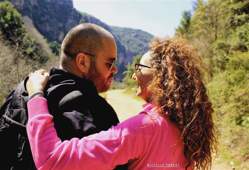 Who said hiking isn't romantic ... @reinegeorges 👉 👉 👉  @michelle_farhat
