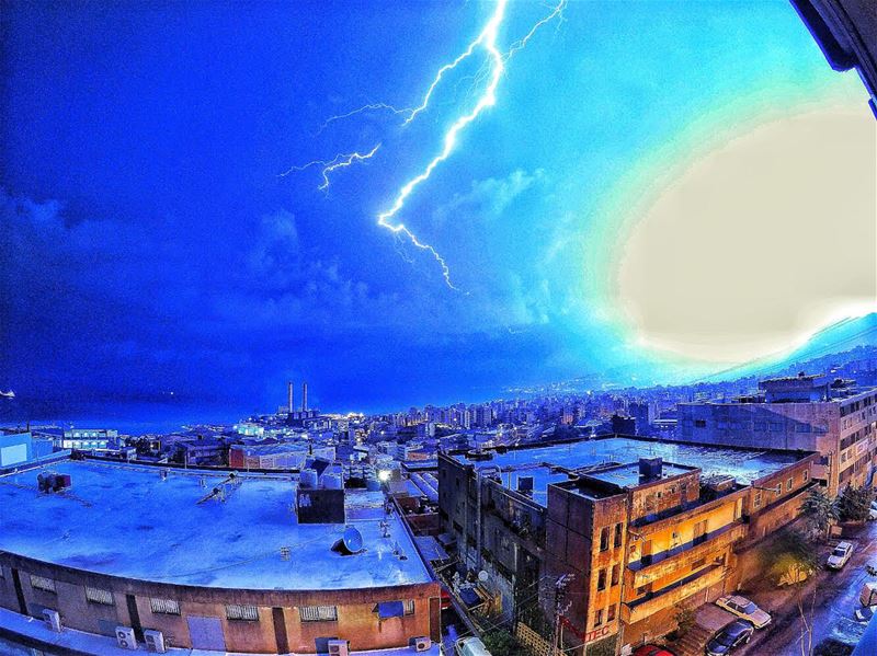 Winter is coming ! 🐺⛈⚡️ lightning  lebanon  livelovelebanon  zoukmosbeh ... (Zouk Mosbeh)