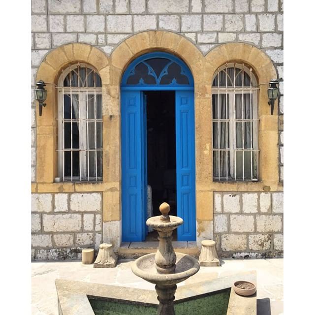 Wish we could go back to the days when doors were kept open 💙 liveauthentic (Aramoun, Keserwan)