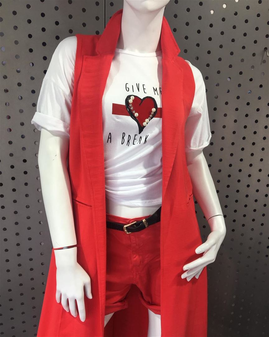 Wonderful combination outfit, long red vest with red shorts and a t-shirt... (Er Râbié, Mont-Liban, Lebanon)