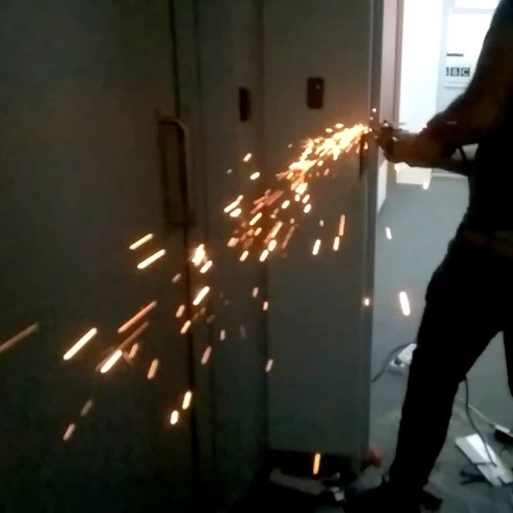  work  sparks  metal  iron  architecture  handyman  slowmotion  hightspeed... (Beirut, Lebanon)