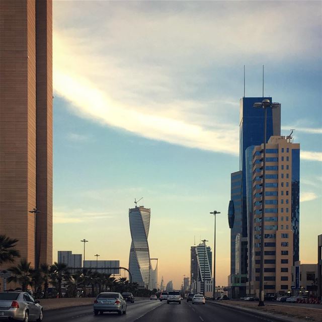 Working Sundays!Beautiful Skies  beautifuldestinations  instatraveling ... (Riyadh, Saudi Arabia)