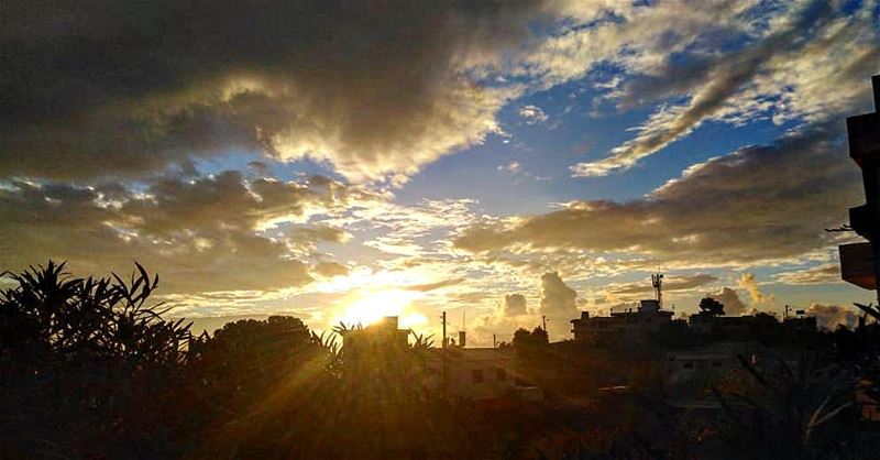  yaroun  yarounday  southlebanon  livelovesouth  sky  sun  clouds ...