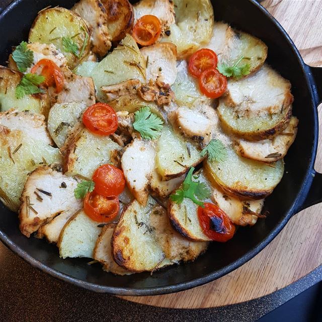 You can't go wrong with a Potato Chicken in The Pan! Our Favorite 👌🏻..... (Zaatar W Zeit)