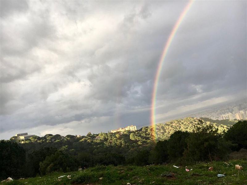 You 'll never find a rainbow if you're looking down.🌈 rainyday  raimbow� (Jedeide, Mont-Liban, Lebanon)