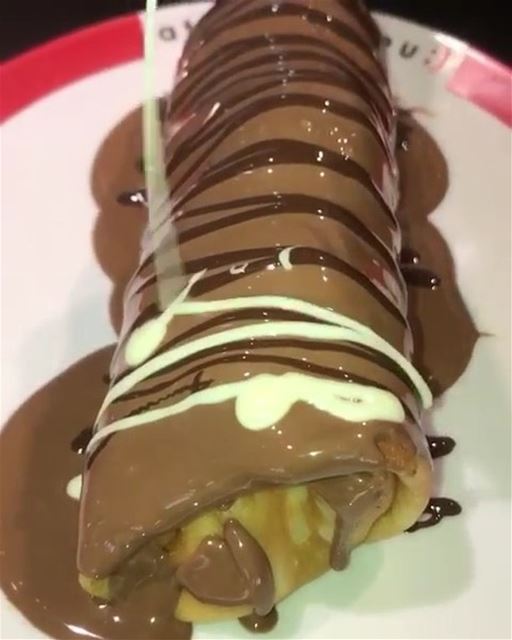 YOU'RE MIGHTY FINE 😉Mighty crepe filled with brownies, cream puff, cream... (Dip N Dip)