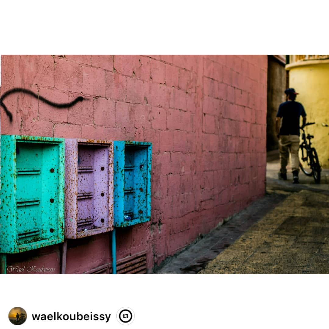 💚💜💙 أزقة صور  urban  alley  colors  urbex  street  tyre  urbanwalls ...