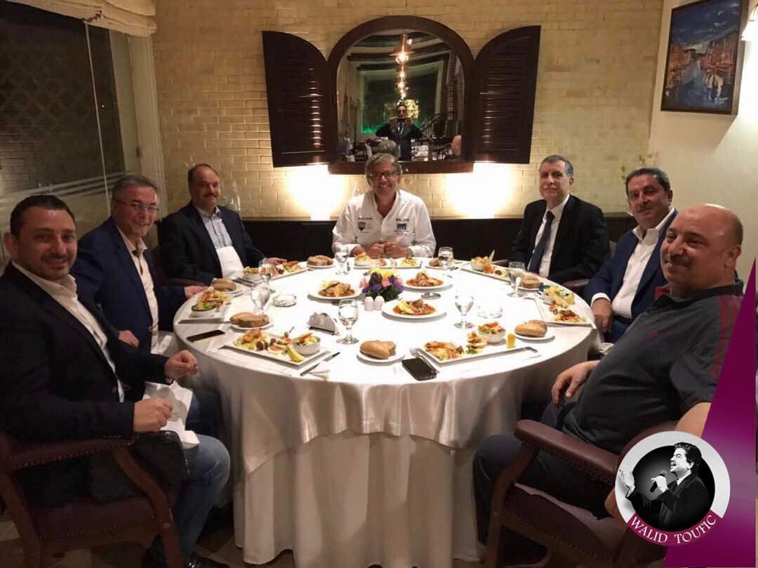 أقام مدير فندق Golden Tulip في تونس، الاستاذ غسَّان ،حفل عشاء على شرف النجم (Golden Tulip Hotel Tunisia)
