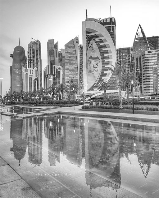 أكتب عنك بلاداً و يحتلها الآخرون... *درويش * bnw  bnw_captures ... (Hotel Park Doha)
