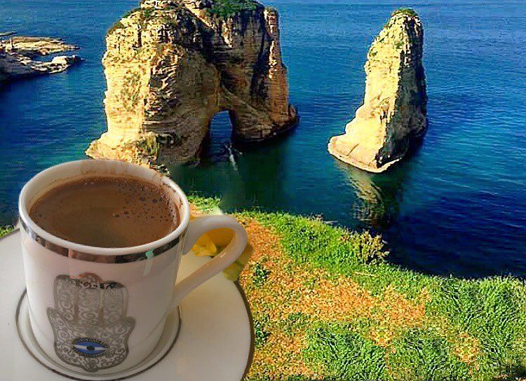 الغرق في تلك  القهوة حب وحياة.☕ولا أجمل من مراقصة العقل بفنجان من  القهوة... (Ar Rawshah, Beyrouth, Lebanon)