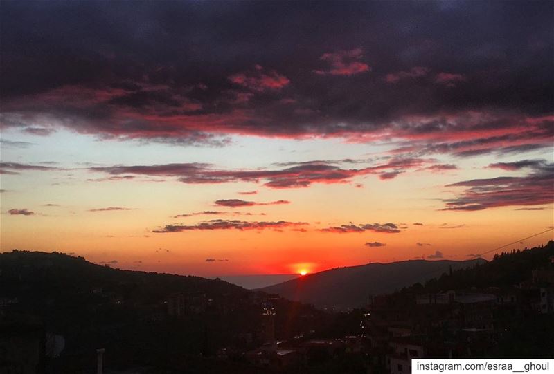 الغروب الرّبيعي الشّتَوي✨  Now  Sunday  sunsetlover  livelovebakhoun ... (Bakhoun, Liban-Nord, Lebanon)