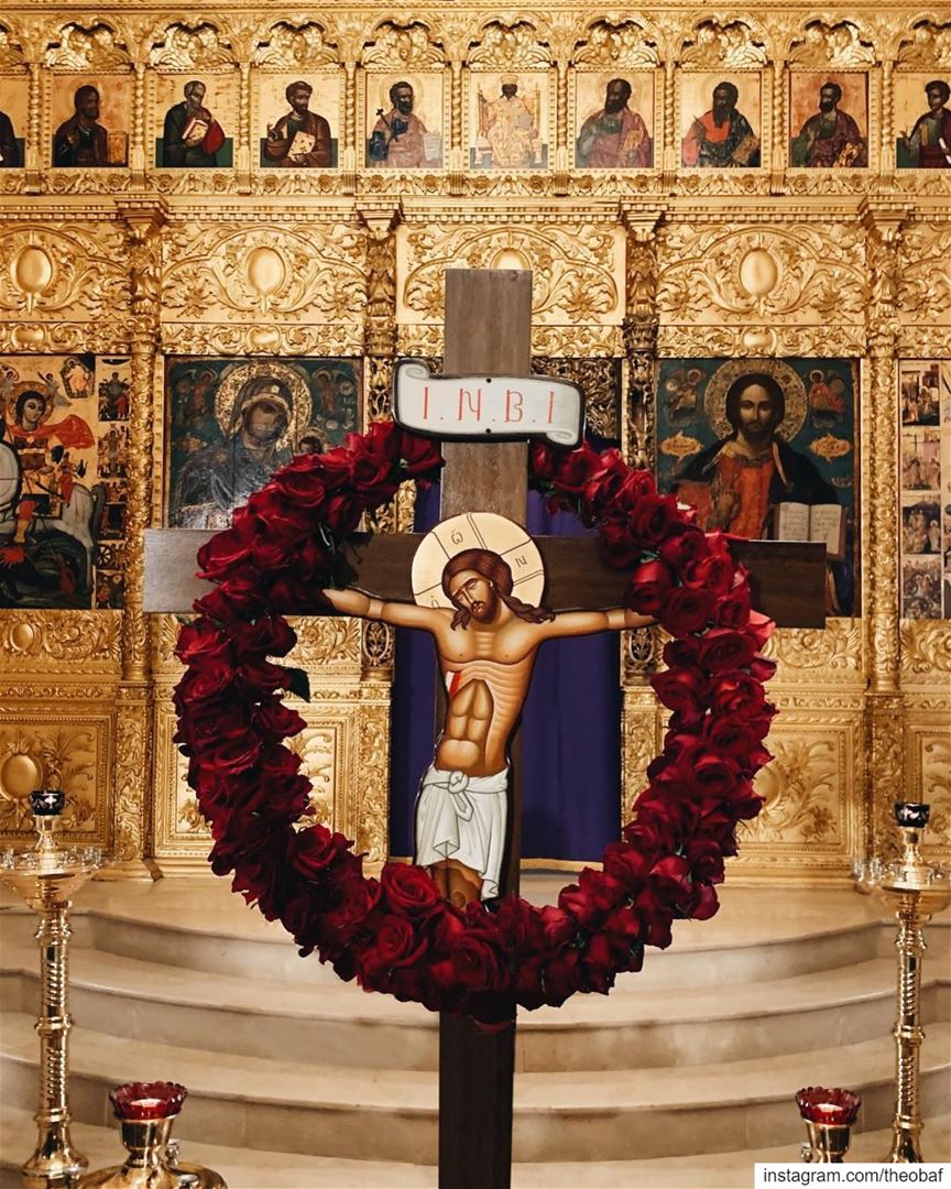“اليوم علق على خشبة الذي علق الأرض على المياه”.............. (Saint George Greek Orthodox Cathedral)