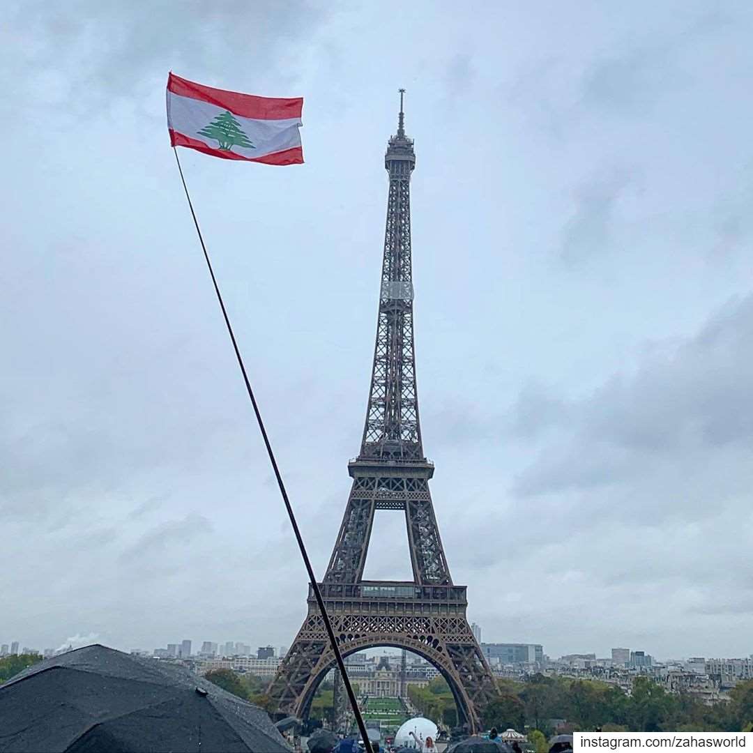بحبك يا لبنان 🇱🇧🇱🇧🇱🇧 proudtobelebanese  lebanon frompariswithlove ... (Place du Trocadéro)