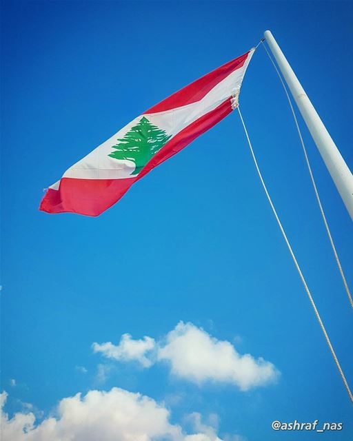 بحبك يا لبنانيا وطني بحبك...بشمالك بجنوبكبسهلك بحبك... sky  clouds ... (Naqoura)