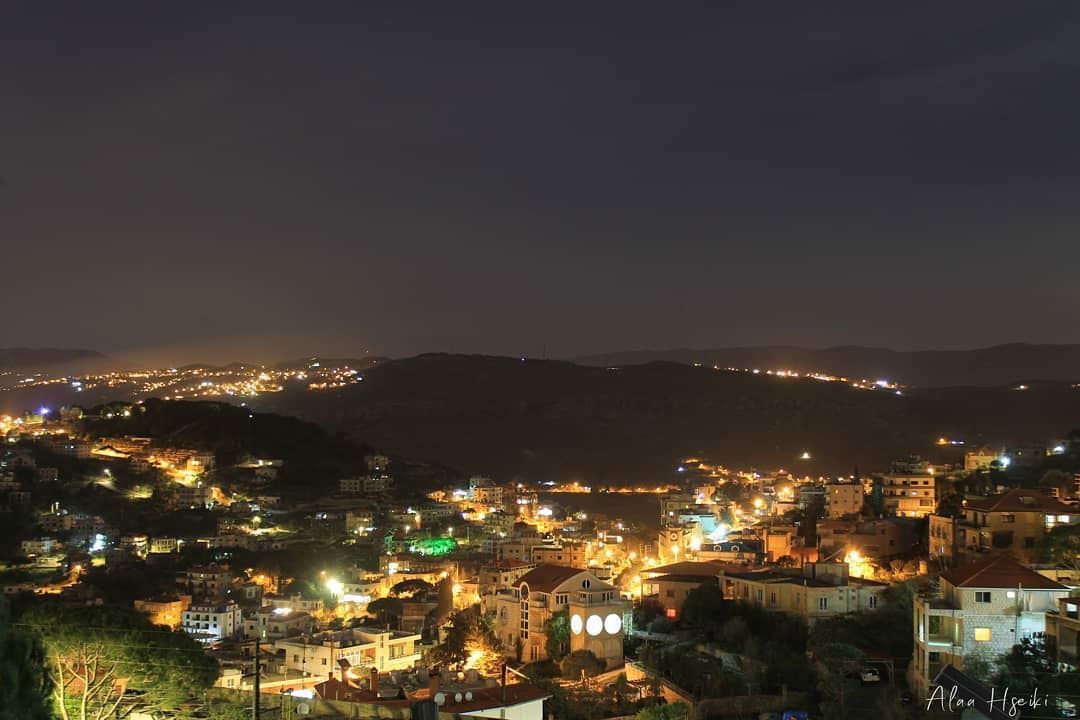 بيصور.. 🌃❤️... Hseiki  Lebanon  beirut  baissour  livelovealey  night... (Baïssoûr, Mont-Liban, Lebanon)