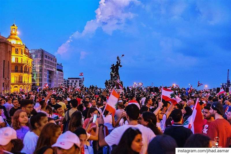 𝐓𝐡𝐞 𝐁𝐥𝐮𝐞 𝐇𝐨𝐮𝐫 ثورة!!... (Martyrs' Square, Beirut)