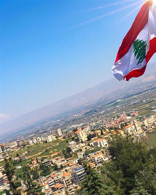 حُبّ بلادي تملَّك فيّي ❤️⚪️💚⚪️❤️........ lebanon  lebanon_hdr ... (Zahlé, Lebanon)