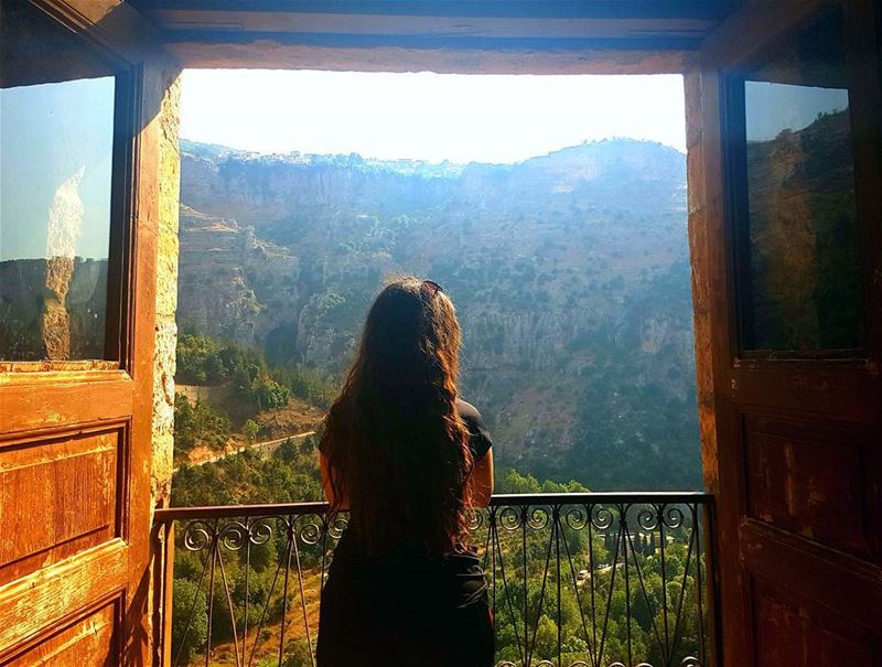 رفعت عيني إلى الجبال من حيث يأتي عوني 🕇• qadisha  qadishavalley ... (Wadi Qannubin, Liban-Nord, Lebanon)