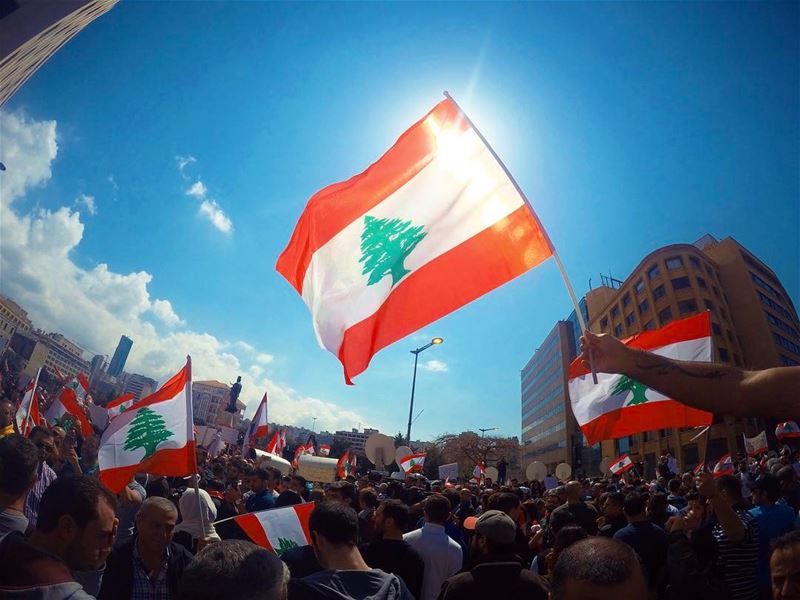شمس الحقّ.... لبنان lebanon  beirut  flag  sun  weather  cedar  red  ray... (Lebanon)