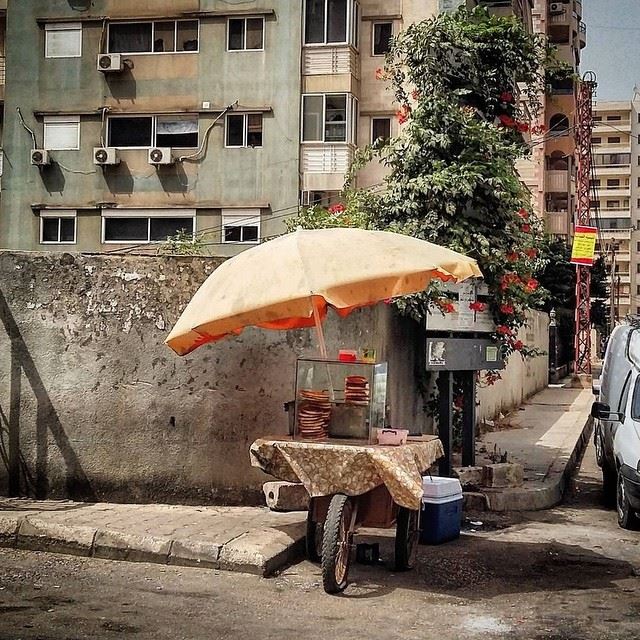 عصرونيّة ؟ [Photo by @vickyayoub] lebanonbyalocal lbl beirut beirutbyalocal beyrouth lebanese authentic liveauthentic old retro vintage (Beirut, Lebanon)
