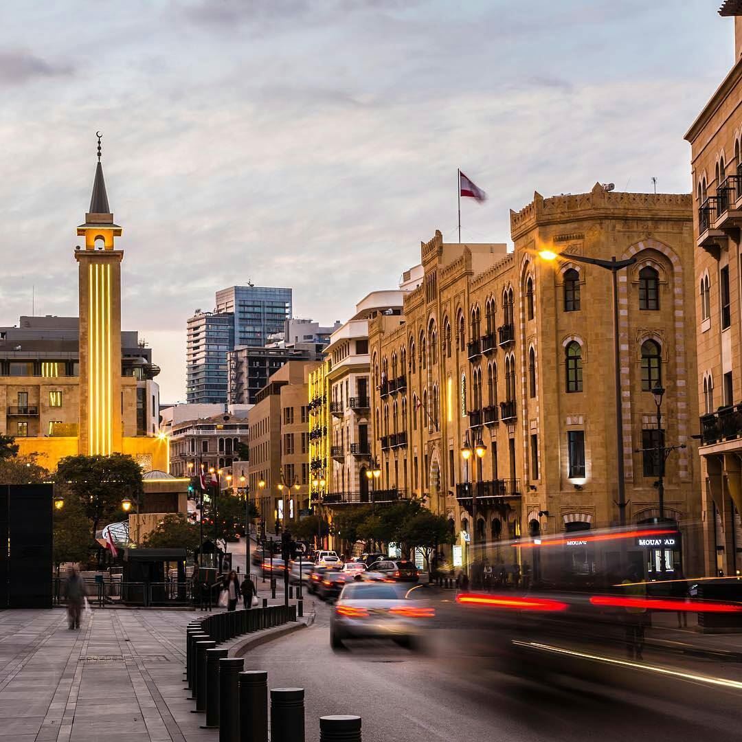فرح الميلاد يملأ المناطق بالأمل والمحبة والسلام...من وسط  بيروت 😍❤By @zah (Downtown, Beirut, Lebanon)