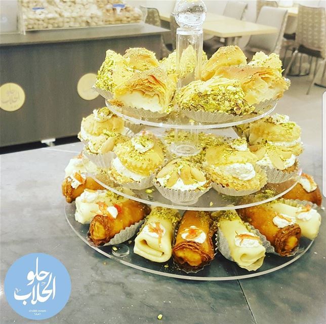 قشطيات ؟ 😍👍 we have the best mix of kashtayat sweets catered for your... (Abed Ghazi Hallab Sweets)